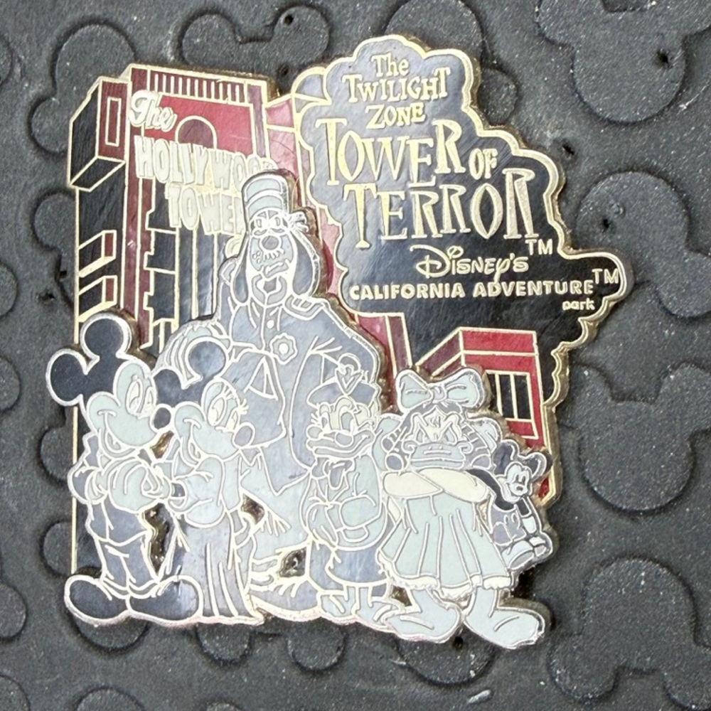 Disney parks California adventure 2008 Hollywood tower of terror trading pin - Picture 3 of 4